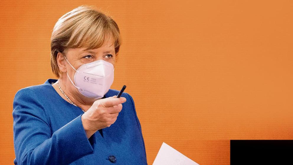 Общество: Меркель носит поддельные маски из Китая: чем это грозит?