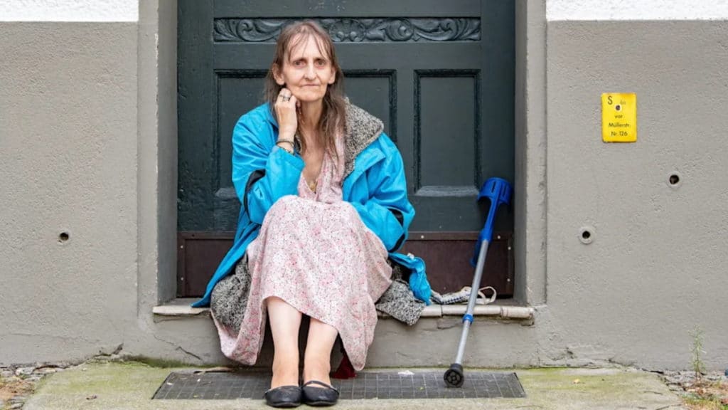 Общество: Жительница Берлина сломала ногу, потеряла работу и стала бездомной