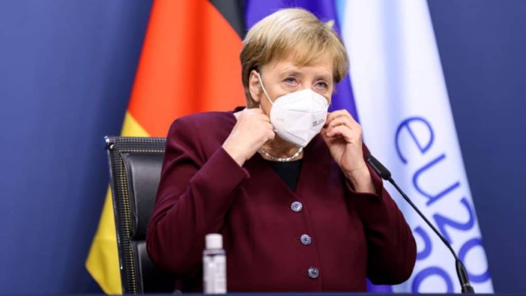 Общество: Обращение к народу вместо решительных действий: власть Меркель слабеет?