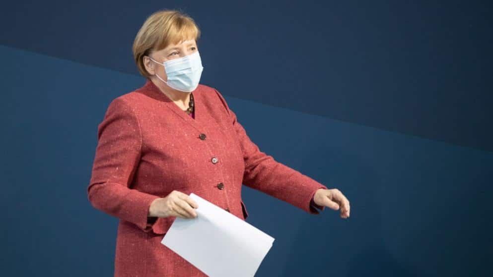 Политика: Карантинные правила, лишенные смысла: Меркель потеряла связь с народом