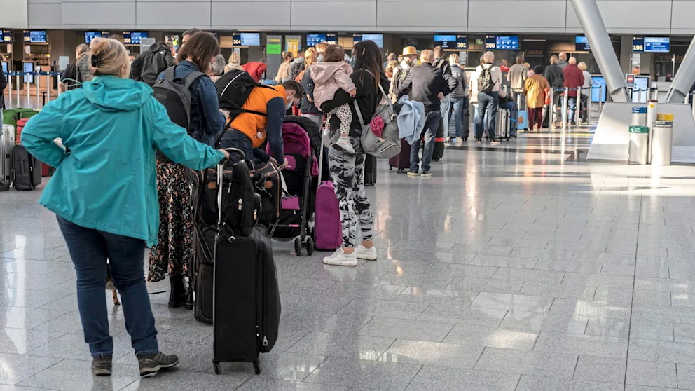 Общество: Длинные очереди в аэропортах: немцы убегают от карантина