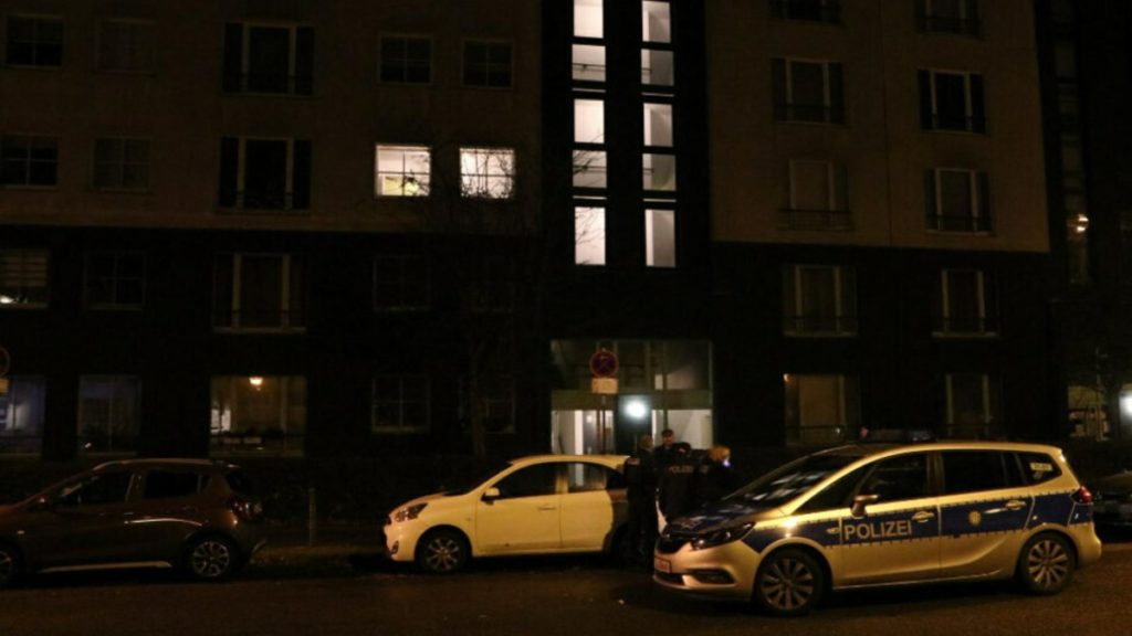Происшествия: После поножовщины в квартире мужчина выпрыгнул из окна