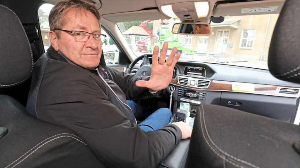 Общество: Таксист из Саксонии спас имущество пенсионерки от корона-мошенников