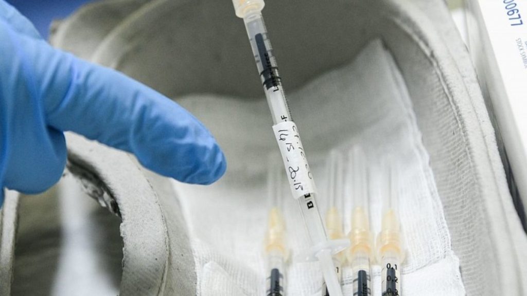 Общество: Мекленбург-Передняя Померания: сотрудникам дома престарелых по ошибке ввели пятикратную дозу вакцины от коронавируса
