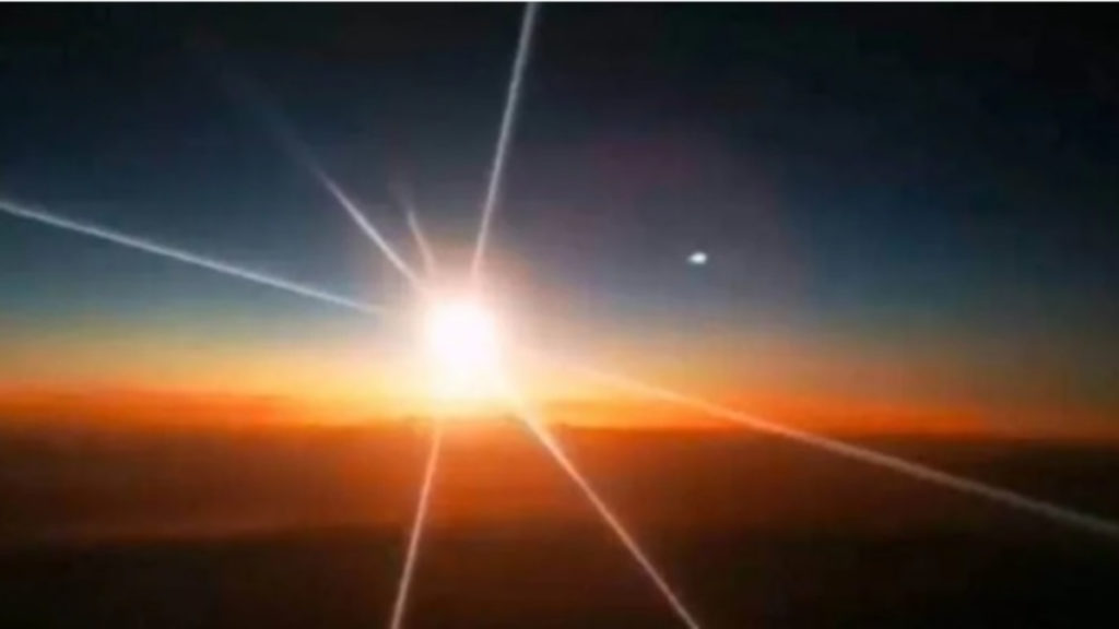 Отовсюду обо всем: На Землю упал многотонный метеорит (+видео)