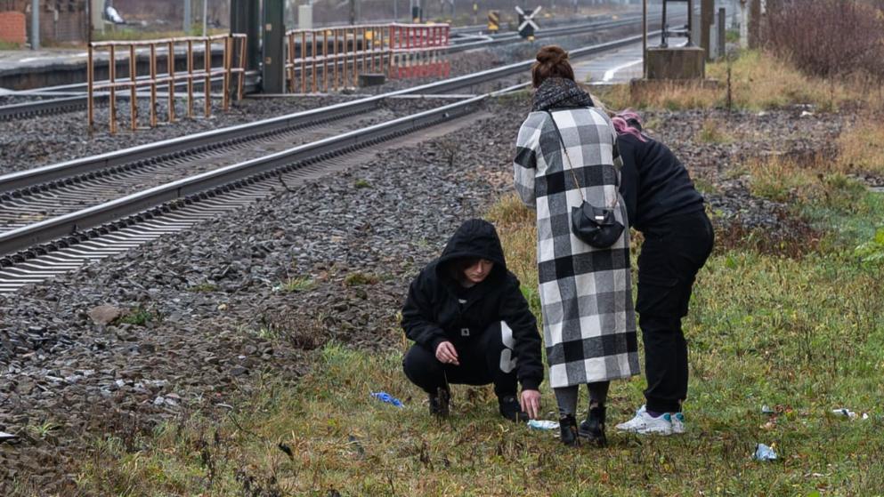 Происшествия: Трагедия перед Рождеством: поезд раздавил девушку в машине на глазах у подруги