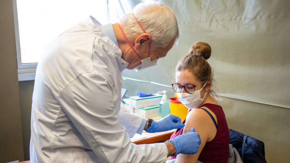 Медицинские сотрудники в Германии отказываются от вакцинации: «Мы еще многого не знаем о COVID-19»