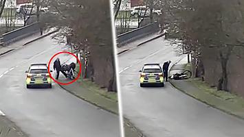 Происшествия: Неподобающее поведение: полицейский толкнул на землю женщину с велосипедом (+видео)