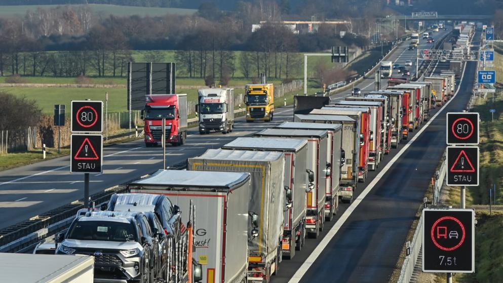 Общество: Германии грозит коллапс с поставками: транспортная промышленность бьет тревогу