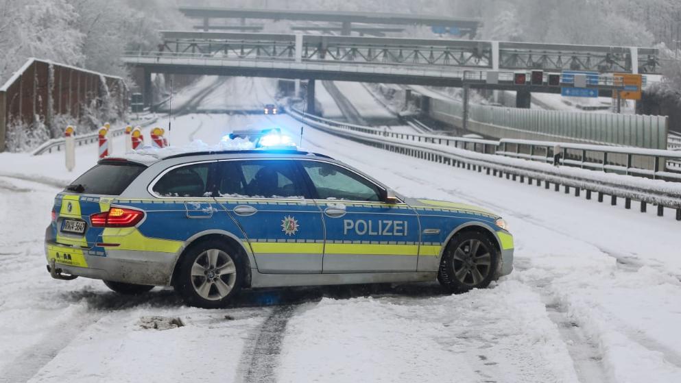 Общество: Закрытые дороги и много ДТП: Северный Рейн-Вестфалию накрыли снегопады