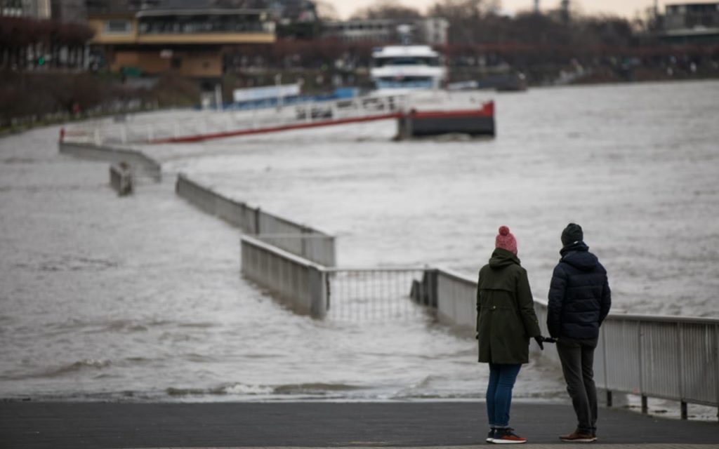 Общество: Наводнения в Северном Рейне-Вестфалии: Рейн непрерывно разливается