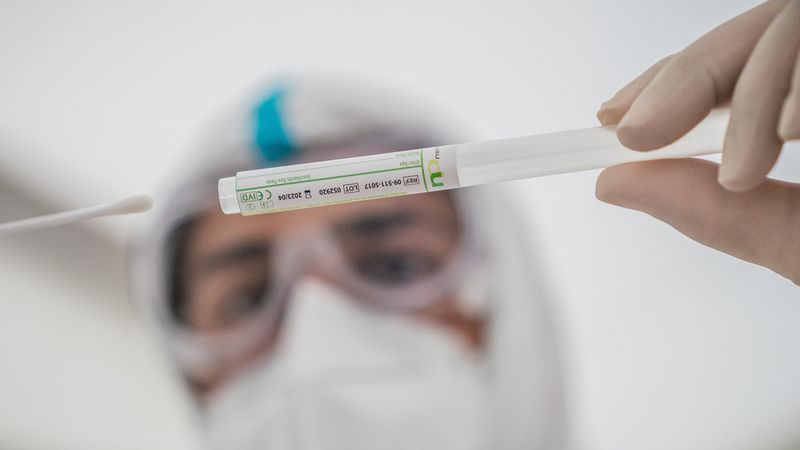 Происшествия: В клинике Баварии обнаружили новую, ранее неизвестную мутацию коронавируса