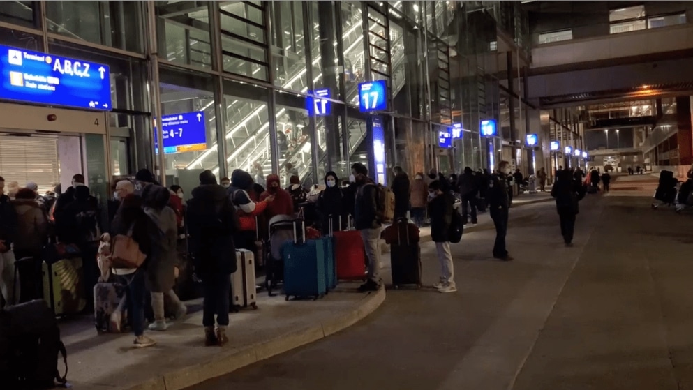 Общество: Инцидент в аэропорту Франкфурта: мужчина крикнул «Аллах акбар» и бросил чемодан