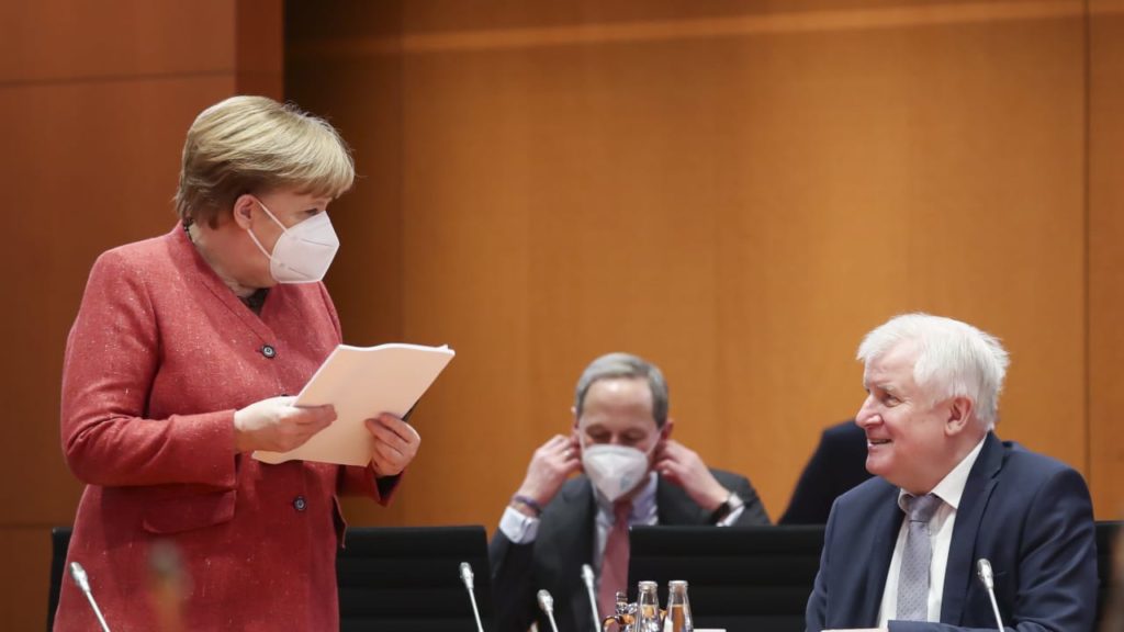 Политика: Полная изоляция: Меркель хочет сократить авиасообщение с Германий почти до нуля