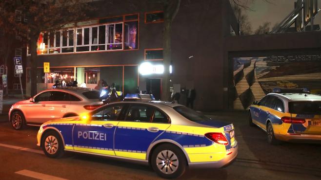 Общество: Полицейская облава в Гамбурге: в кальян-баре без вытяжки проходила нелегальная вечеринка