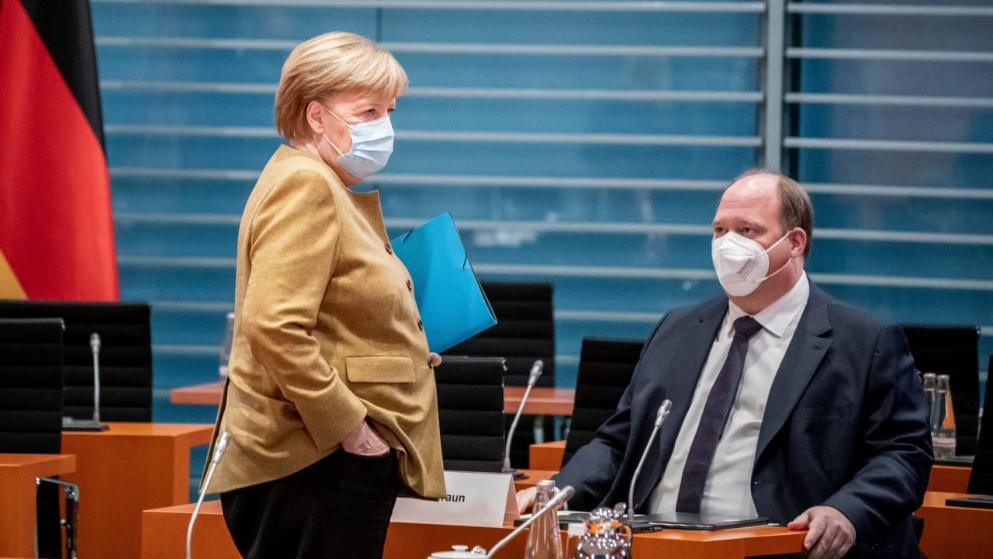 Политика: Ужесточение карантина, несмотря на падение заболеваемости: чего боится правительство Германии?