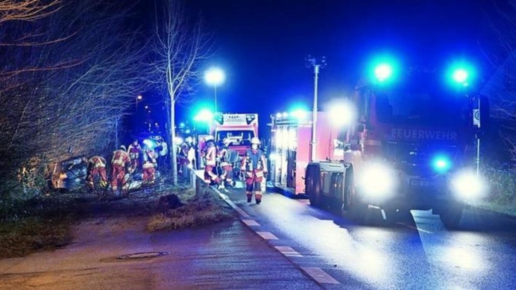 Происшествия: Шлезвиг-Гольштейн: авто врезалось в группу людей – есть погибшие