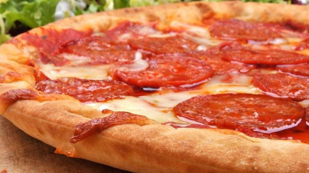 Происшествия: Курьезное ограбление: неизвестные украли колбасу из пиццерии