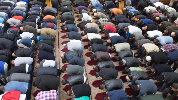 Происшествия: «Молитва не имеет ничего общего с карантином»: около 500 мусульман собрались в одной мечети
