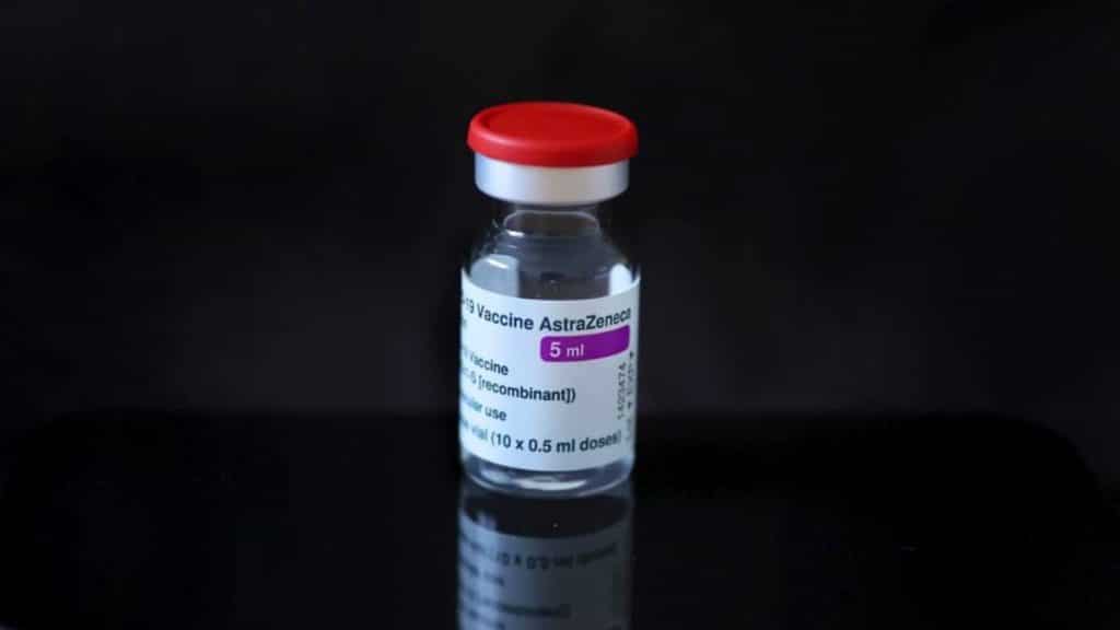 Общество: ВОЗ рекомендует продолжать вакцинироваться AstraZeneca