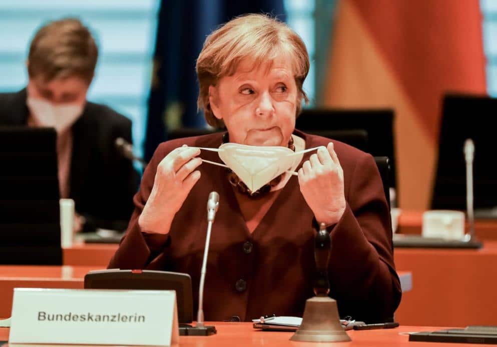 Политика: Меркель отказывается говорить о вакцинации и не считает себя виновной в ее провале