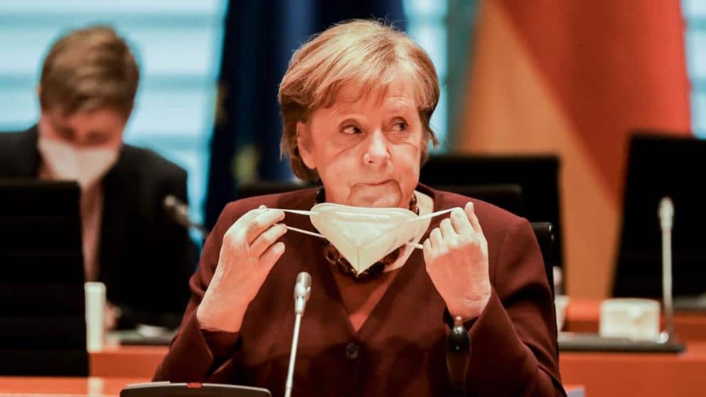 Политика: Последний шанс Меркель: можно ли спасти ситуацию с вакцинацией в Германии