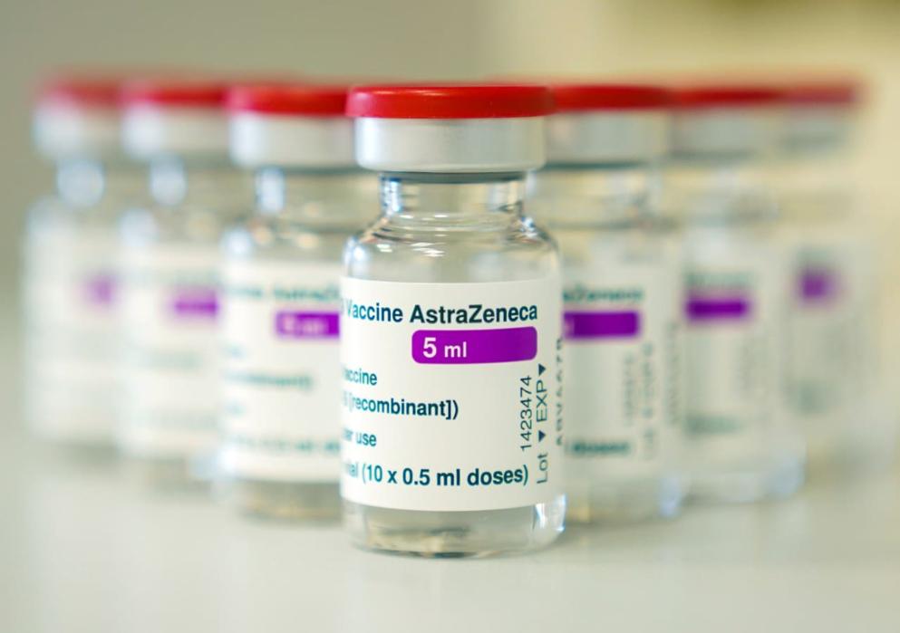 Общество: Страны ЕС запрещают использование вакцины AstraZeneca, но не Германия. Почему?