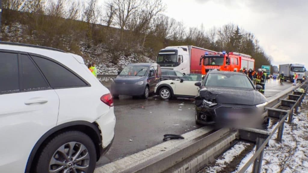 Происшествия: Массовая авария в Баварии с участием 65 авто – есть пострадавшие