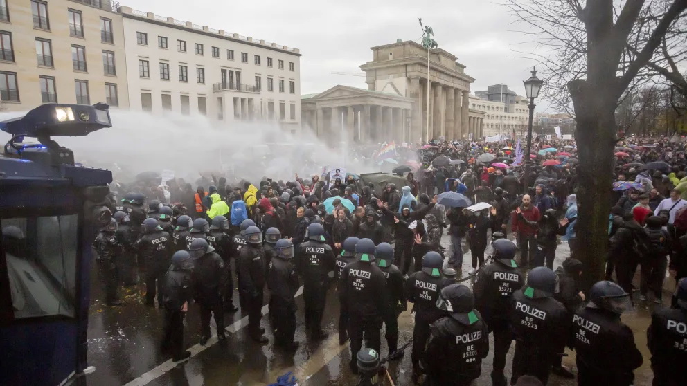 Происшествия: Германия выходит на протест против нового «Закона о защите от инфекционных заболеваний»