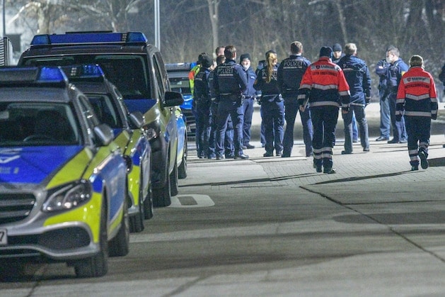 Происшествия: Надоел локдаун: в Баварии группа молодых людей напала на полицию во время контроля карантинных мер