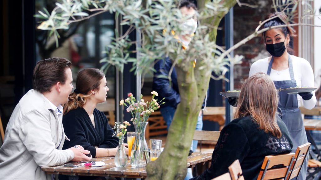 Общество: В Северном Рейне-Вестфалии открываются кафе и рестораны