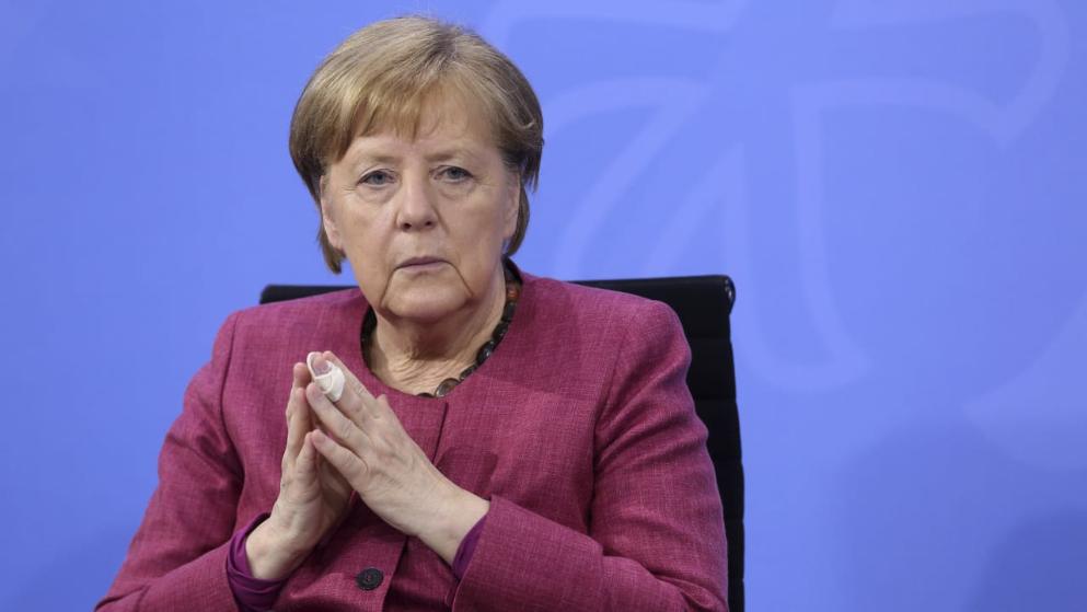 Политика: Несмотря на снижение заболеваемости Меркель снова хочет продления карантинных мер