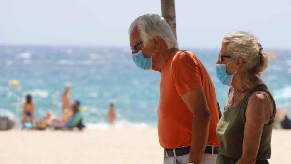Общество: Германия открывает пляжи, но заставляет отдыхающих носить маски
