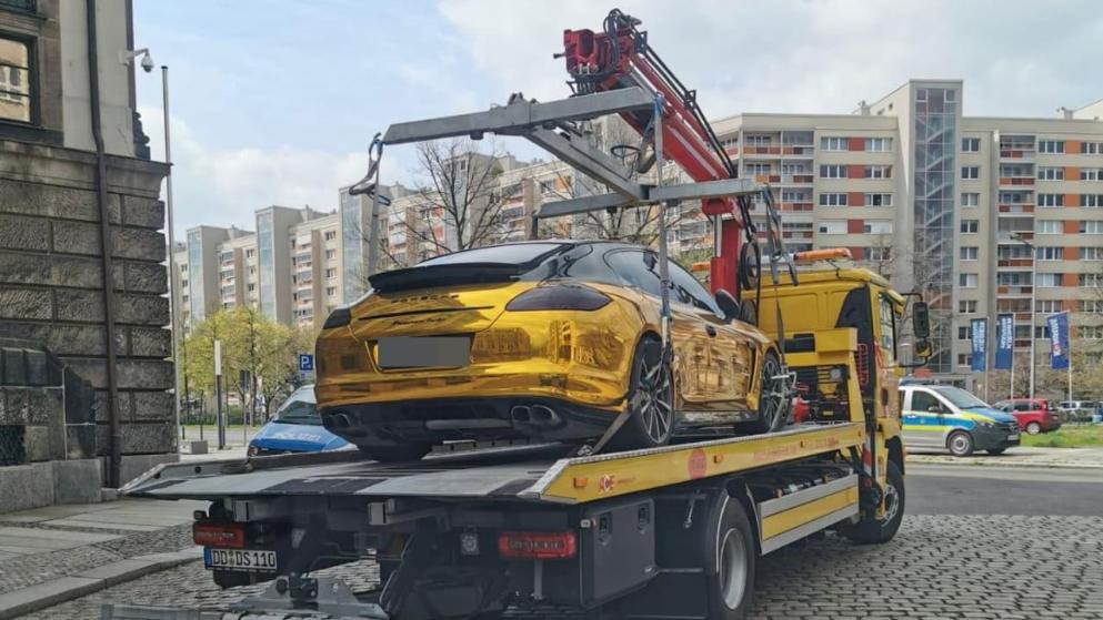 Общество: Владелец до сих пор не обнаружен: в Дрездене полиция изъяла «золотой» Porsche