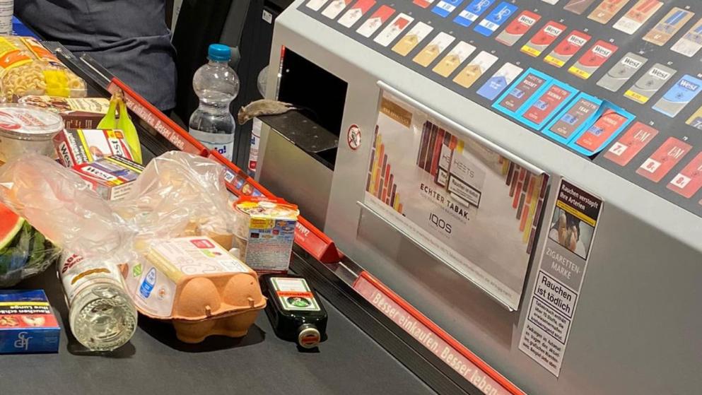 Происшествия: Неприятный инцидент в Гамбурге: мертвая мышь на кассе супермаркета
