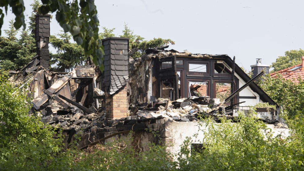 Происшествия: Он спасал родителей: пожарный погиб в горящем родительском доме