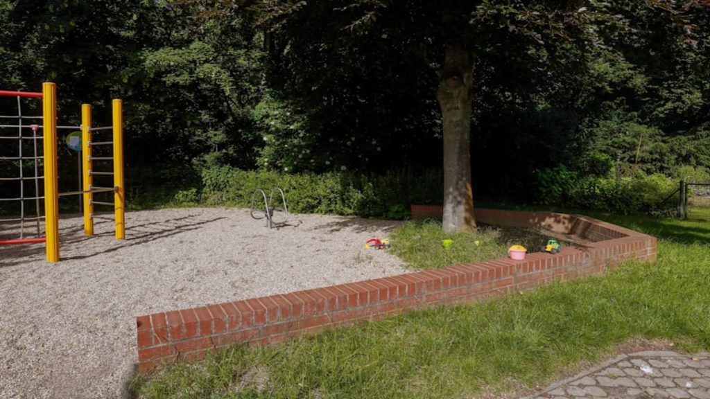 Происшествия: В Саксонии детоненавистник рассыпал на детской площадке яд от улиток: двое малышей пострадали