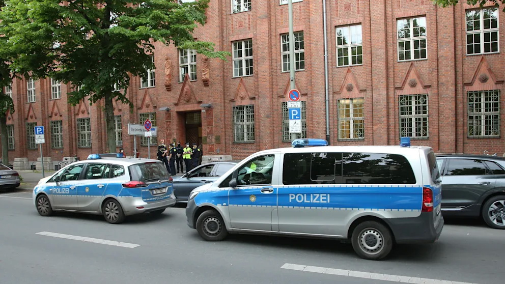 Происшествия: Нападение в департаменте здравоохранения Берлина: преступника все еще не поймали