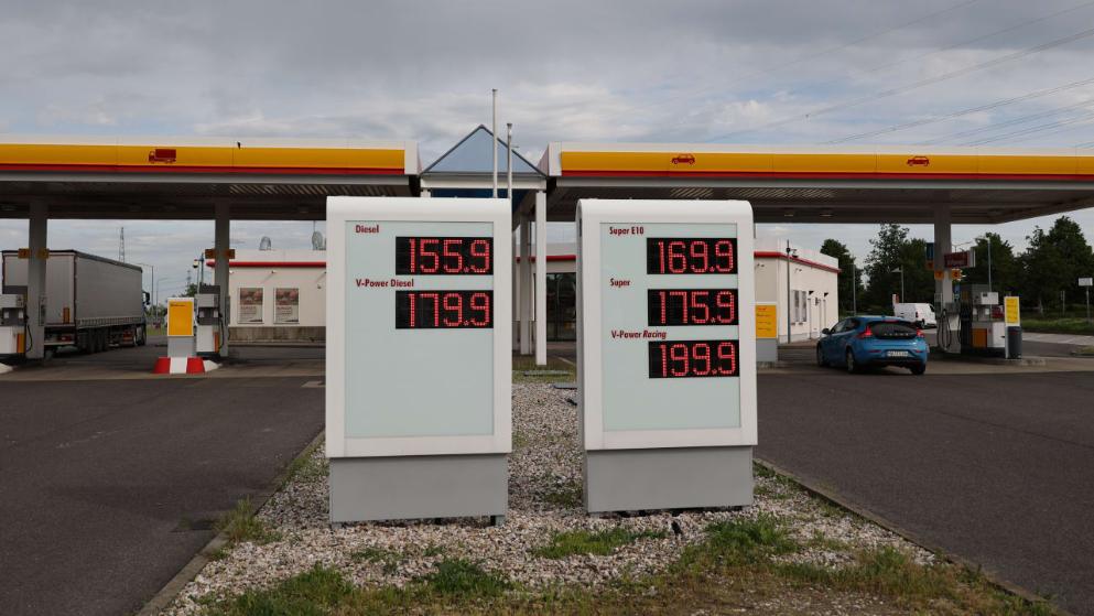 Общество: Ценовое потрясение для водителей: топливо подорожает до €2 за литр