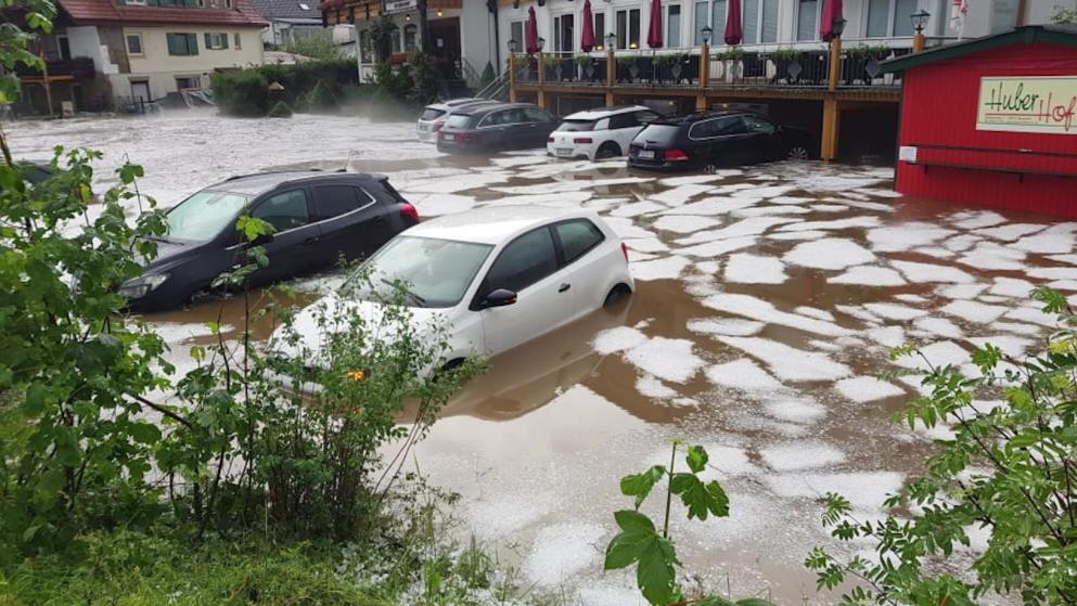 Происшествия: Град, ураганный ветер и наводнения: на юге Германии бушует непогода