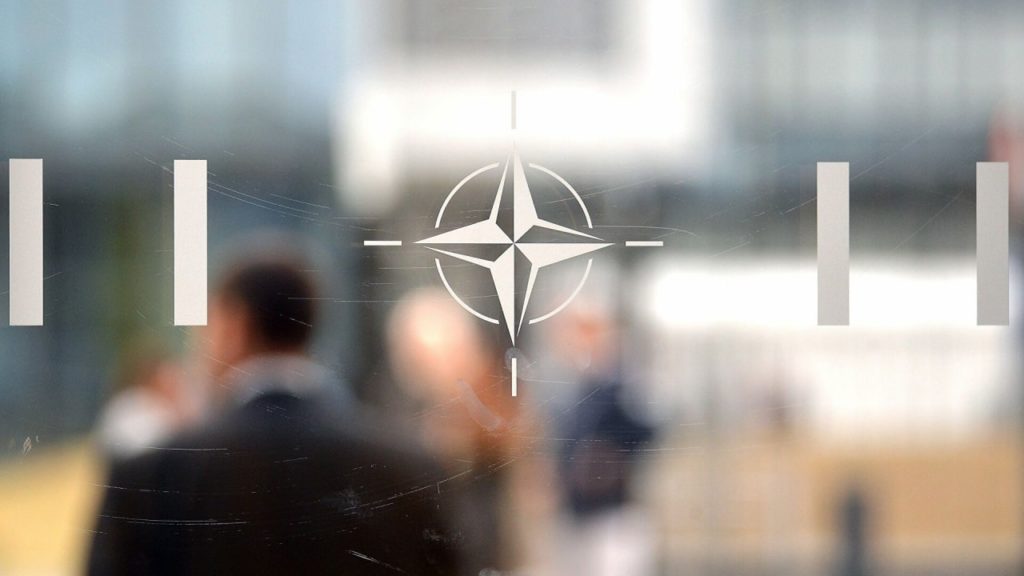 Политика: Украина станет частью НАТО