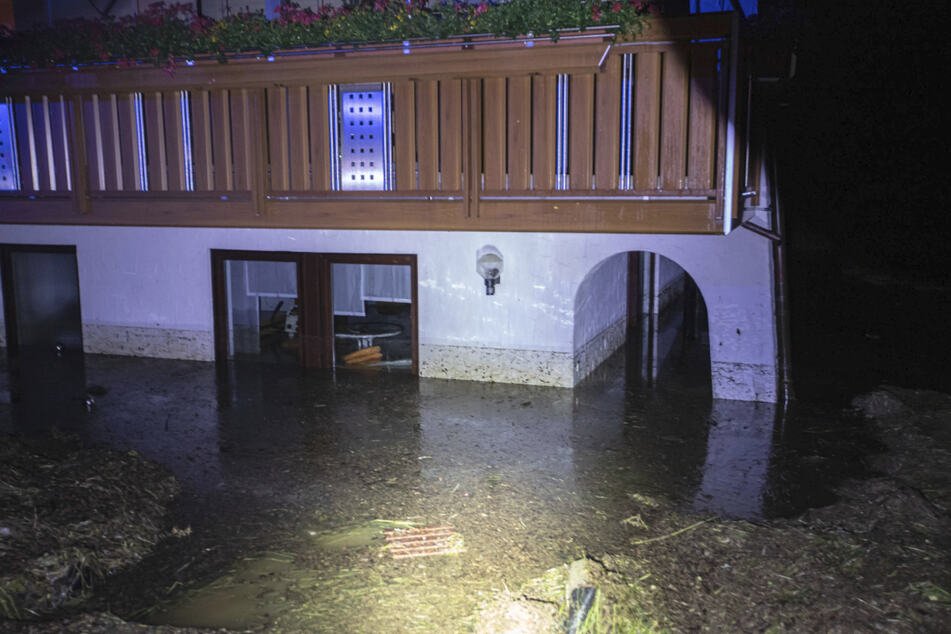 Происшествия: Непогода в Баден-Вюртемберге: мужчина утонул в подвале собственного дома
