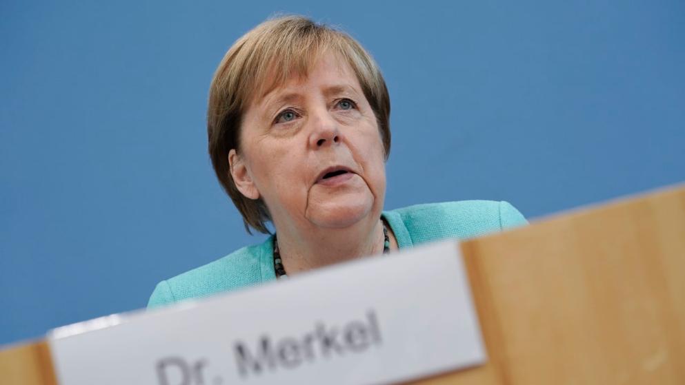 Политика: Меркель изменила свою политику в отношении беженцев: «Не приезжайте в Германию!»