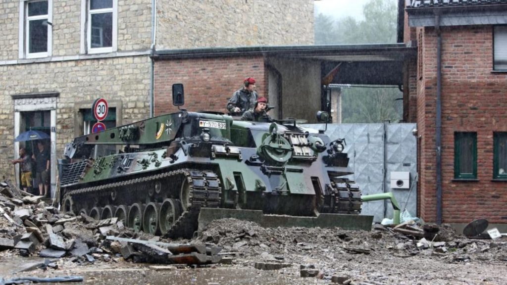 Общество: 850 солдат против последствий стихии: бундесвер задействовал танки