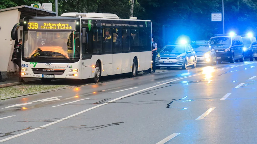 Происшествия: Нападение в автобусе Саксонии: как только двери транспортного средства закрылись, начался кошмар