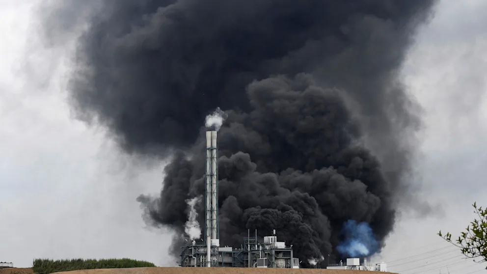 Происшествия: Мощный взрыв в Леверкузене: насколько токсично облако дыма?