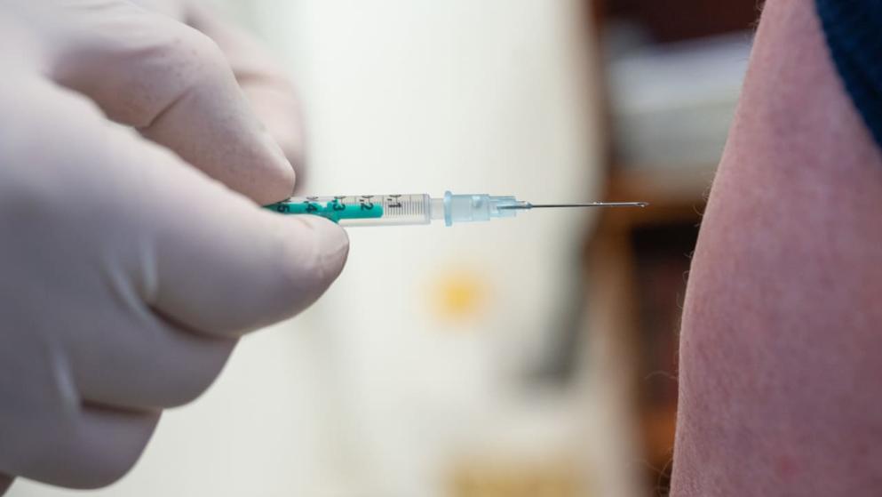 Общество: Третья вакцинация от коронавируса нужна раньше, чем предполагалось