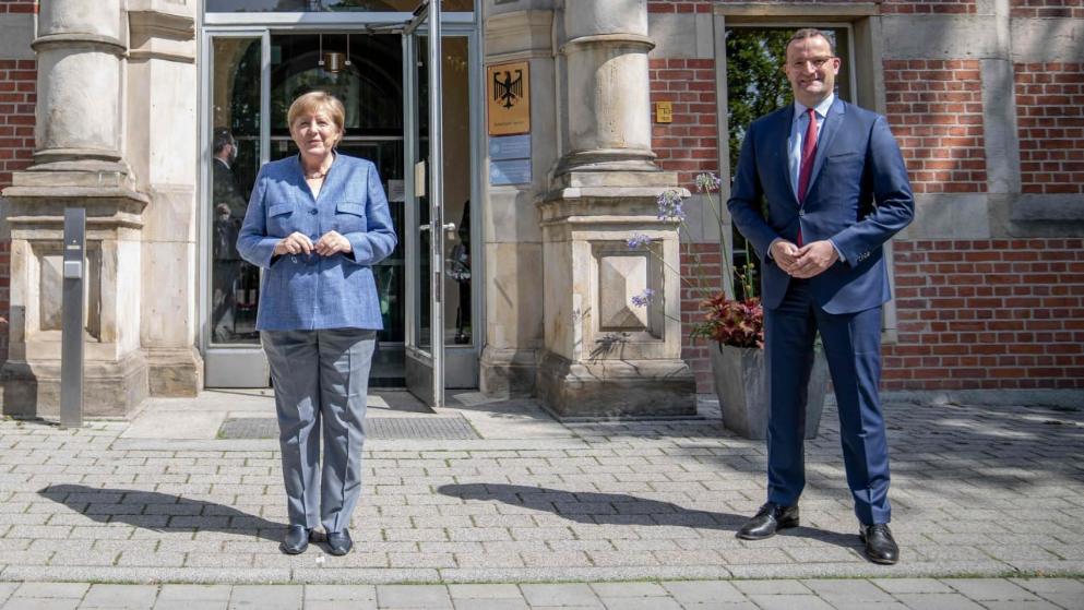 Политика: Правительство боится возвращать жителям Германии свободу
