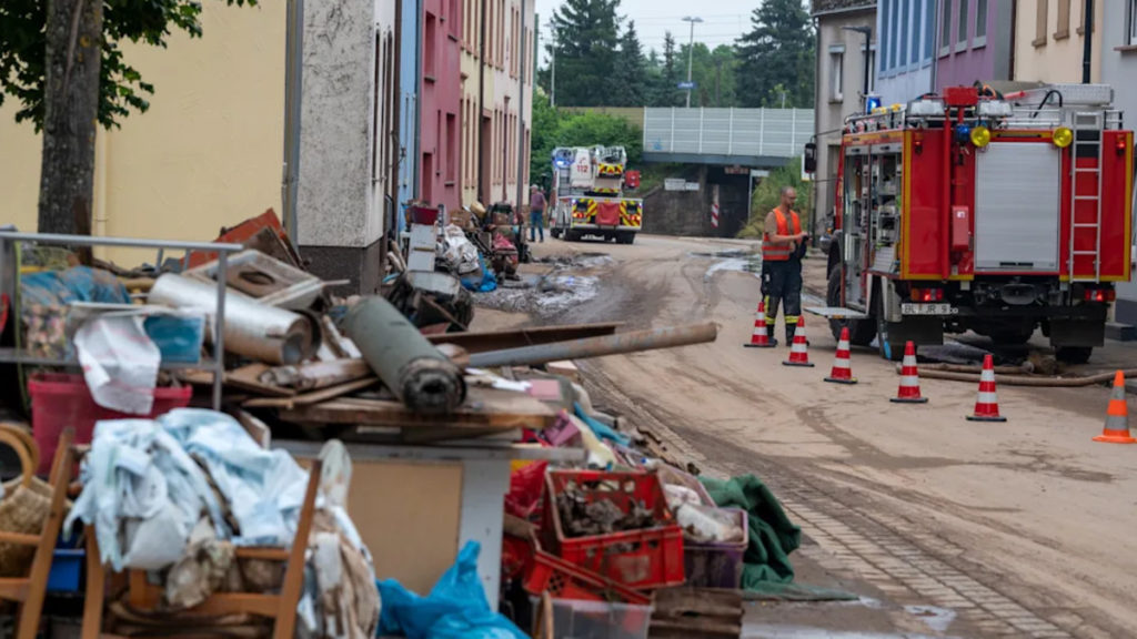Общество: Рейнланд-Пфальц: мародеры обворовали жертву наводнения