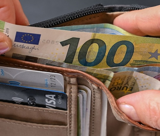 Деньги: ЕС планирует ввести денежный лимит: что это значит для Германии?